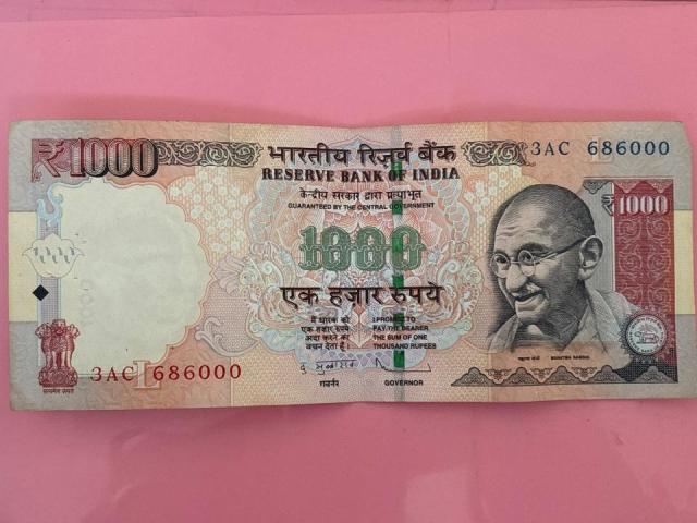 Old ₹1000 Indian Currency Note – Fancy Serial Number 686000 – Triple Zero Ending